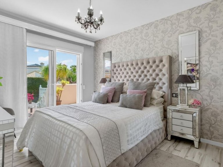 Villa for Sale in Villamartin, Alicante 17