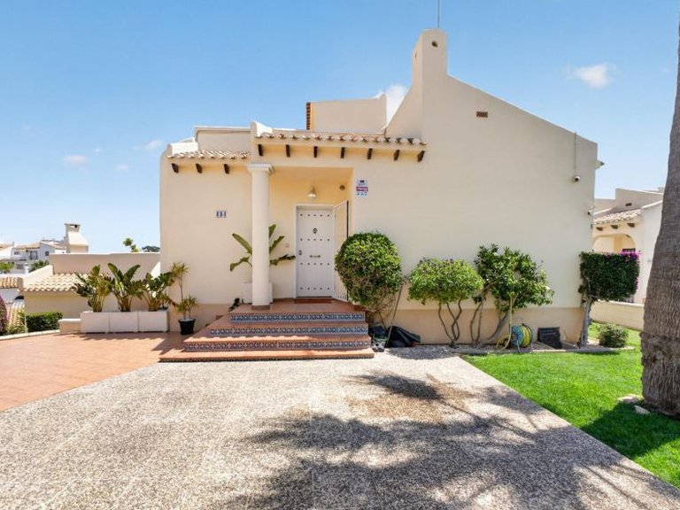 Villa for Sale in Villamartin, Alicante 22