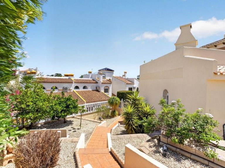 Villa for Sale in Villamartin, Alicante 29