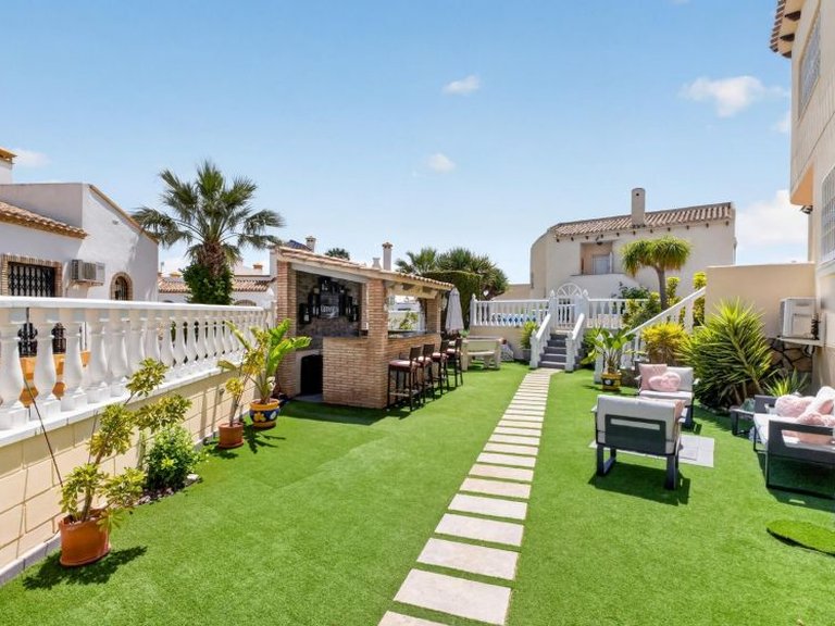 Villa for Sale in Villamartin, Alicante 4