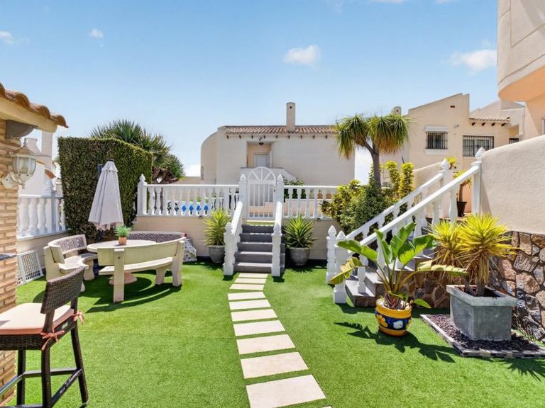 Villa for Sale in Villamartin, Alicante 33