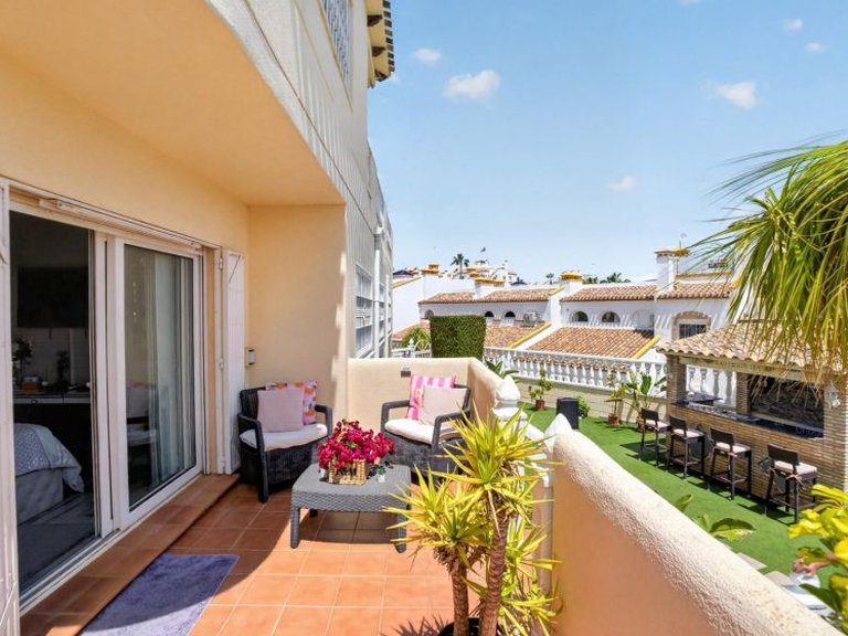 Villa for Sale in Villamartin, Alicante 34