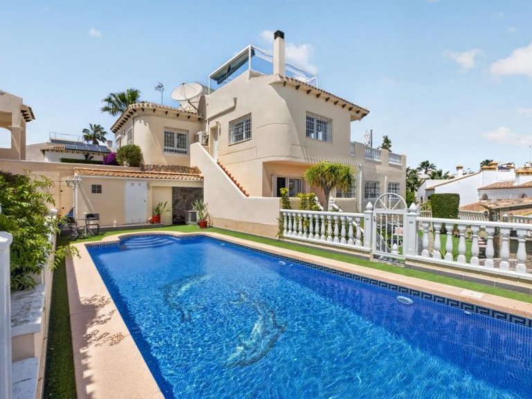 Villa for Sale in Villamartin, Alicante 5