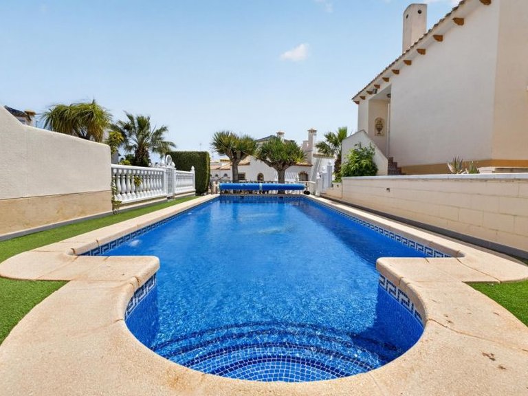 Villa for Sale in Villamartin, Alicante 36