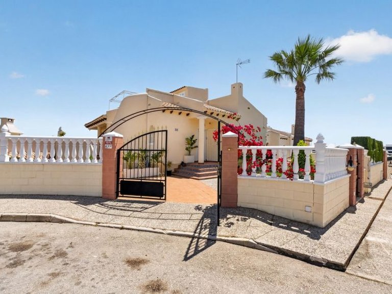 Villa for Sale in Villamartin, Alicante 44