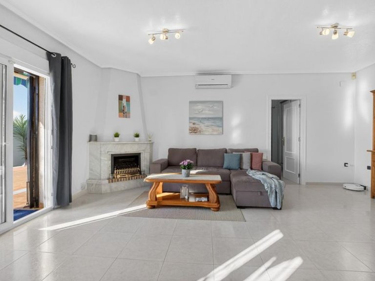 Villa for Sale in Playa Flamenca, Alicante 8