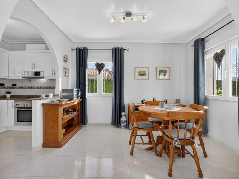 Villa for Sale in Playa Flamenca, Alicante 9