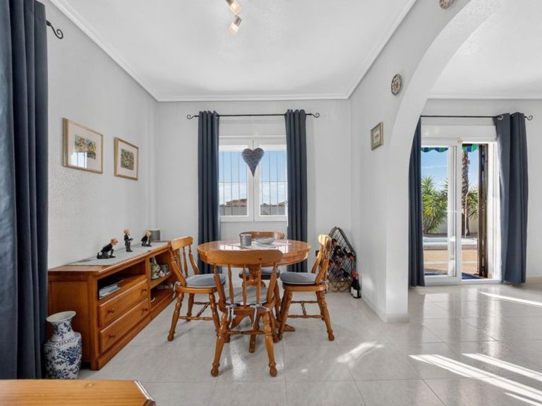 Villa for Sale in Playa Flamenca, Alicante 10