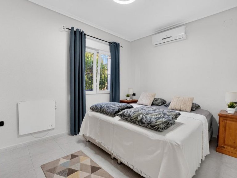 Villa for Sale in Playa Flamenca, Alicante 17