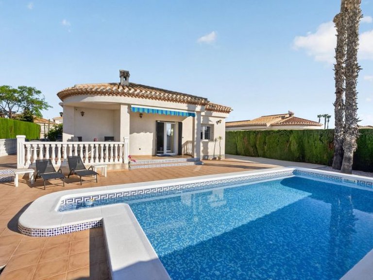 Villa for Sale in Playa Flamenca, Alicante 1