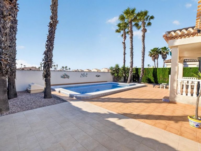 Villa for Sale in Playa Flamenca, Alicante 23