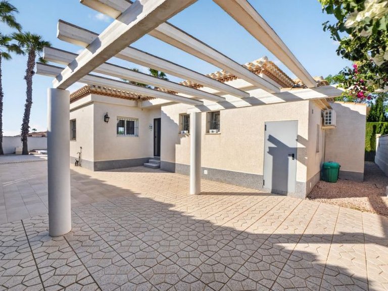 Villa for Sale in Playa Flamenca, Alicante 25