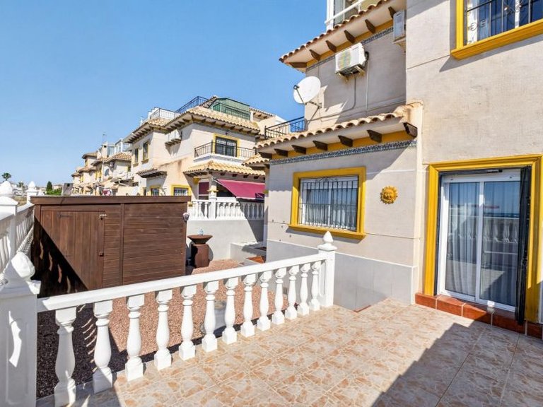 Town House for Sale in Punta Prima, Alicante 1