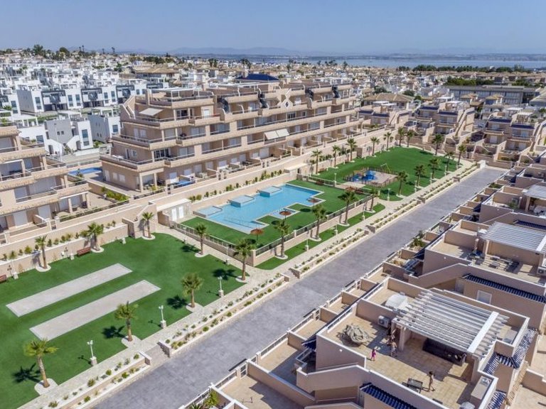 Apartment for Sale in Punta Prima, Alicante 48