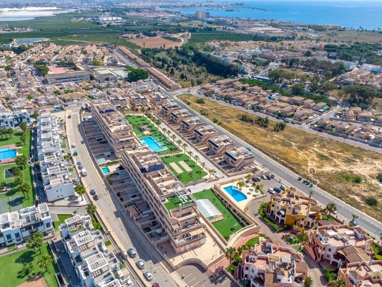 Apartment for Sale in Punta Prima, Alicante 46