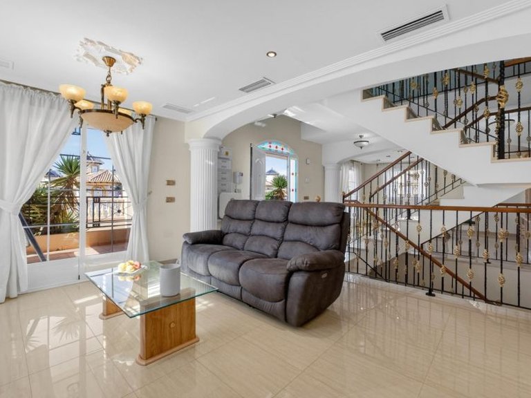 Villa for Sale in La Zenia, Alicante 10