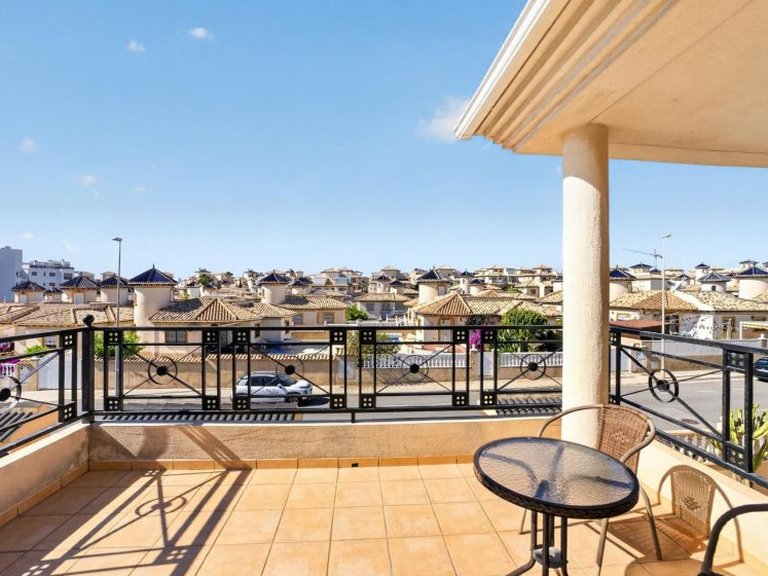 Villa for Sale in La Zenia, Alicante 32