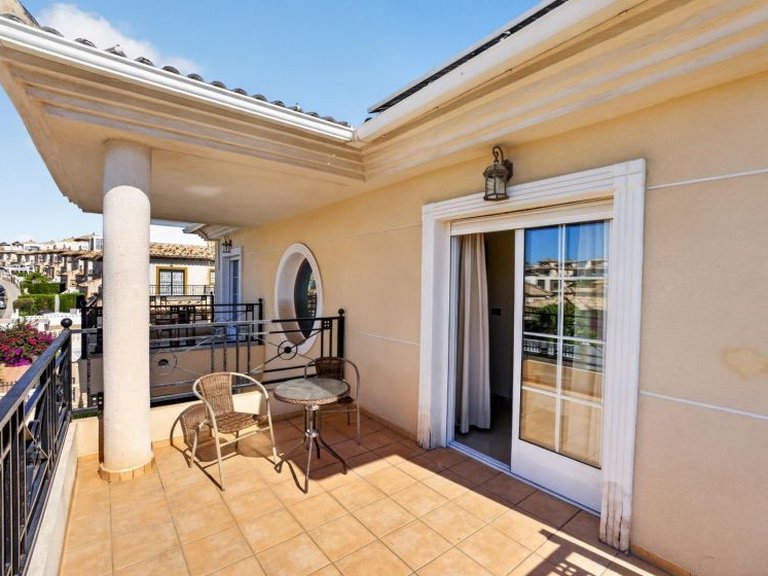 Villa for Sale in La Zenia, Alicante 5