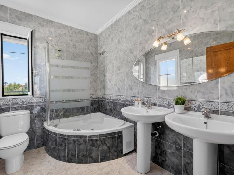 Villa for Sale in La Zenia, Alicante 40
