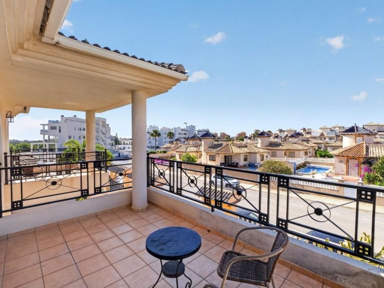 Villa for Sale in La Zenia, Alicante 42