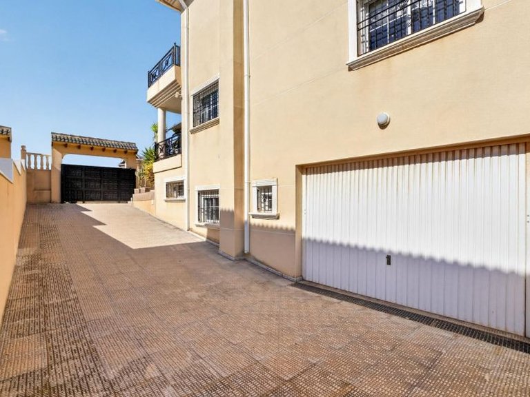 Villa for Sale in La Zenia, Alicante 48