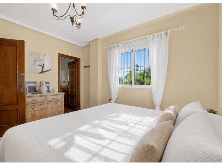 Villa for Sale in La Zenia, Alicante 15
