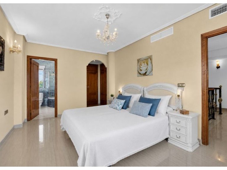 Villa for Sale in La Zenia, Alicante 38