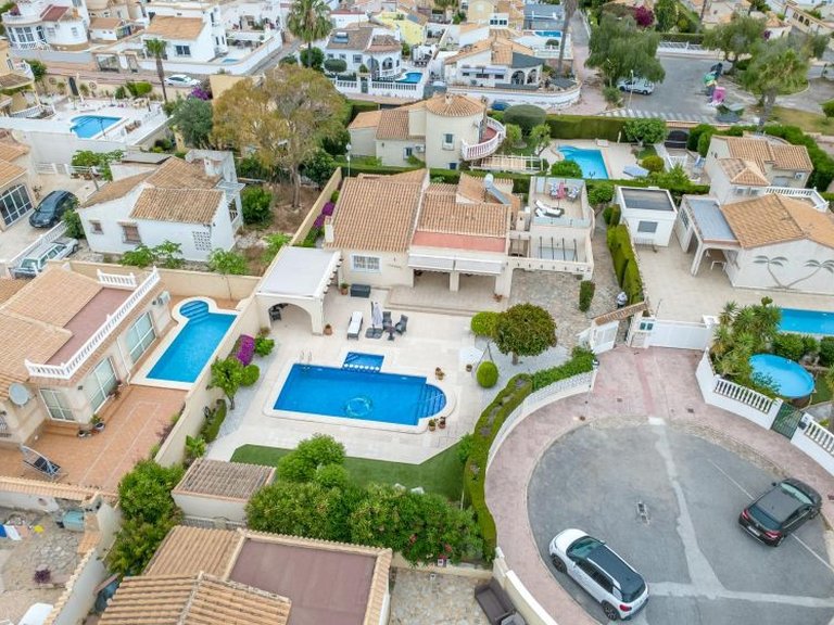 Villa for Sale in La Florida, Alicante 34
