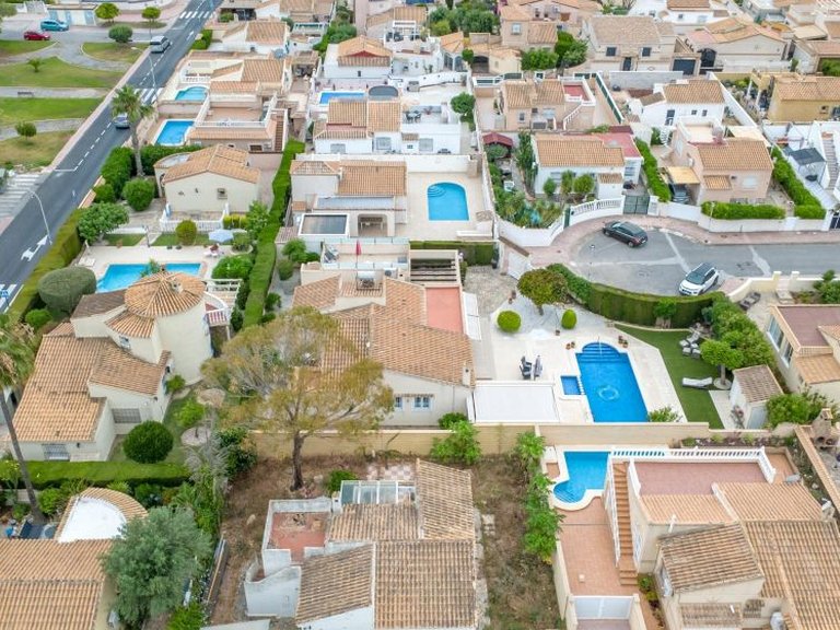 Villa for Sale in La Florida, Alicante 31