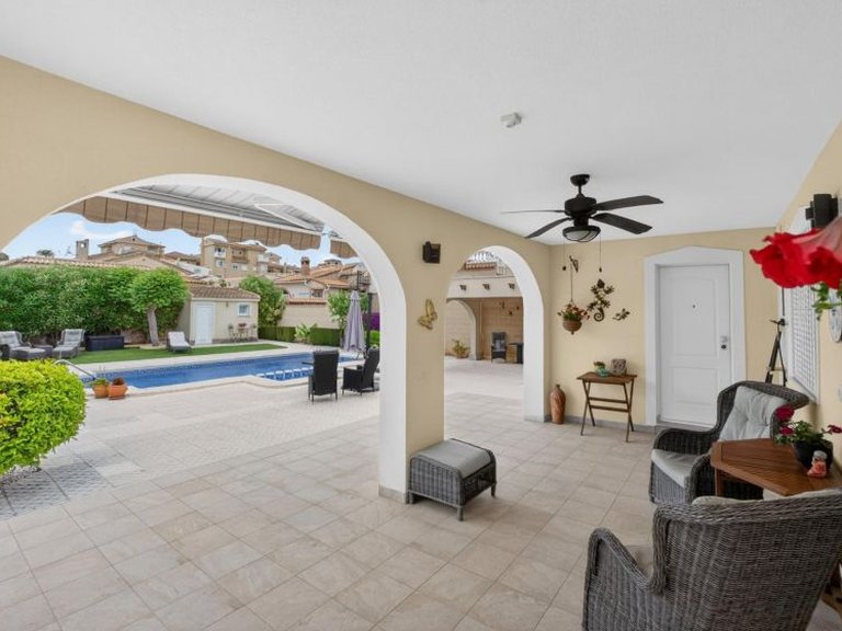 Villa for Sale in La Florida, Alicante 3