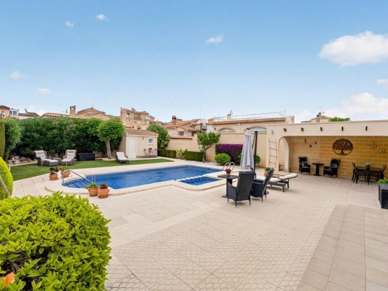 Villa for Sale in La Florida, Alicante 17