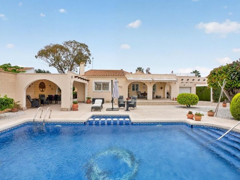 Villa for Sale in La Florida, Alicante 1