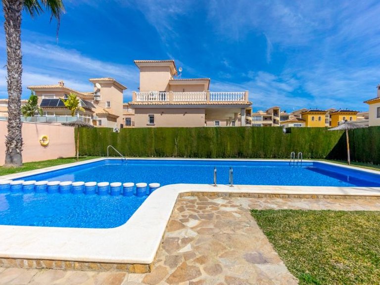 Villa for Sale in Los Altos, Alicante 5