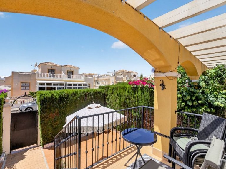 Villa for Sale in Los Altos, Alicante 28