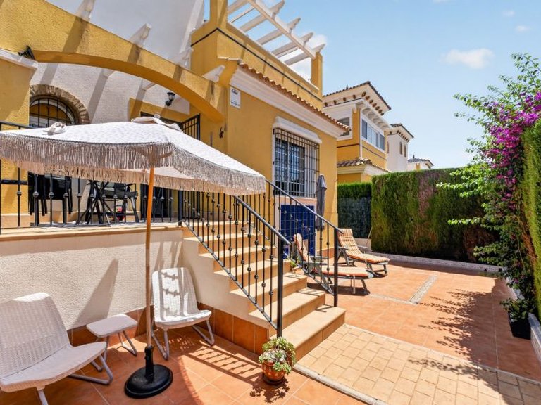 Villa for Sale in Los Altos, Alicante 1