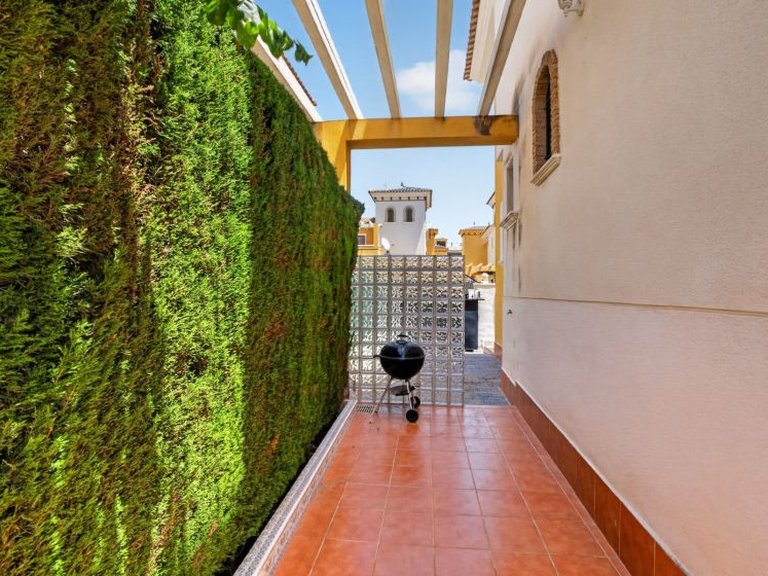 Villa for Sale in Los Altos, Alicante 32