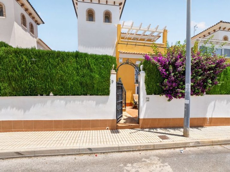 Villa for Sale in Los Altos, Alicante 35