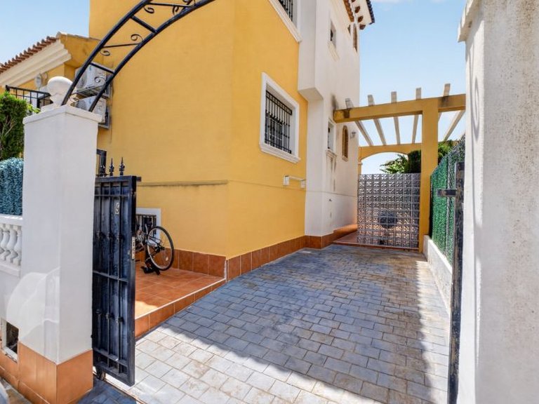 Villa for Sale in Los Altos, Alicante 4