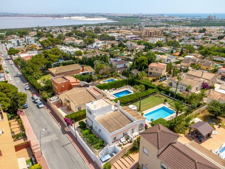 Villa for Sale in Los Balcones, Alicante 48