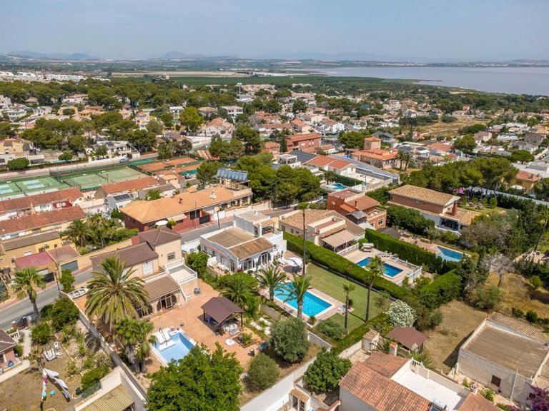 Villa for Sale in Los Balcones, Alicante 50