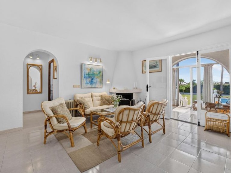 Villa for Sale in Los Balcones, Alicante 2