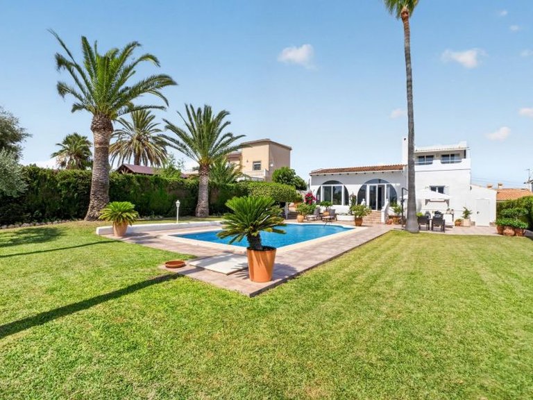 Villa for Sale in Los Balcones, Alicante 36