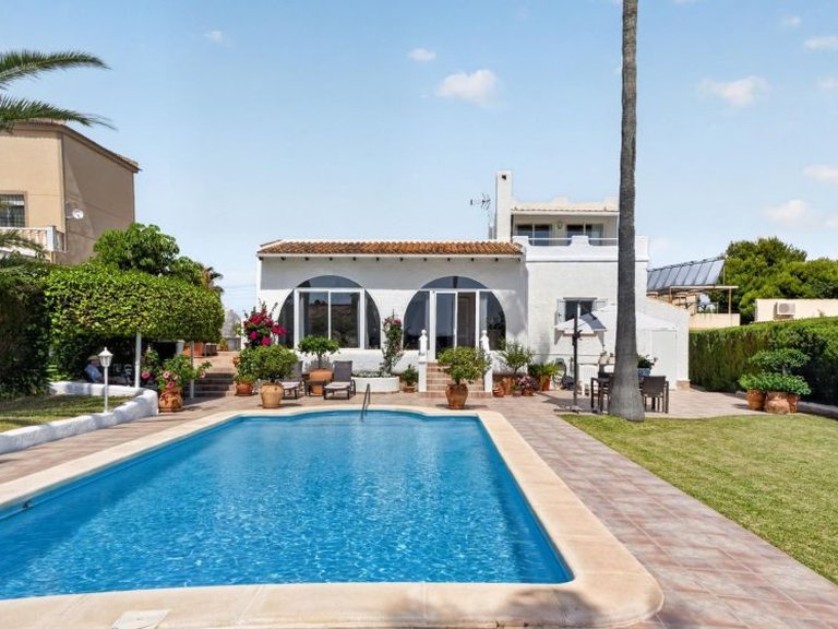 Villa for Sale in Los Balcones, Alicante 1