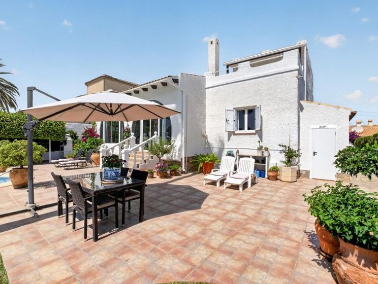Villa for Sale in Los Balcones, Alicante 37