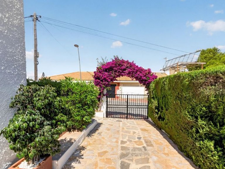 Villa for Sale in Los Balcones, Alicante 38