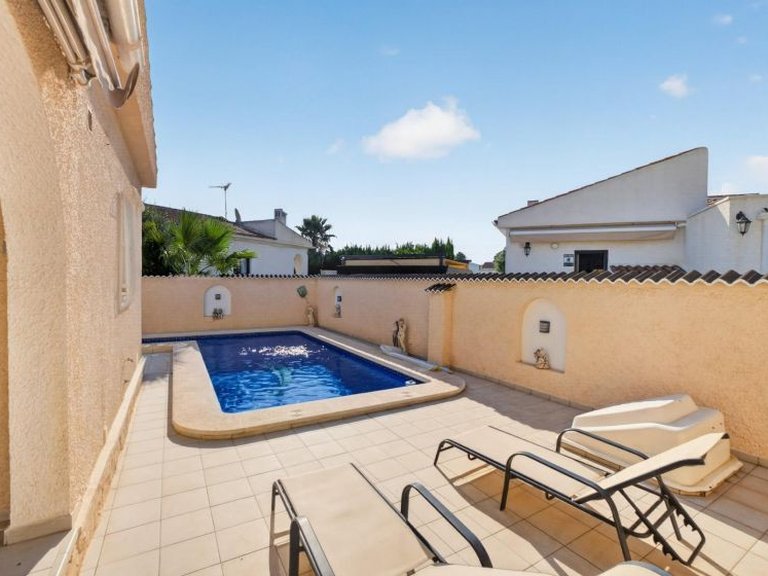 Villa for Sale in Torrevieja, Alicante 23