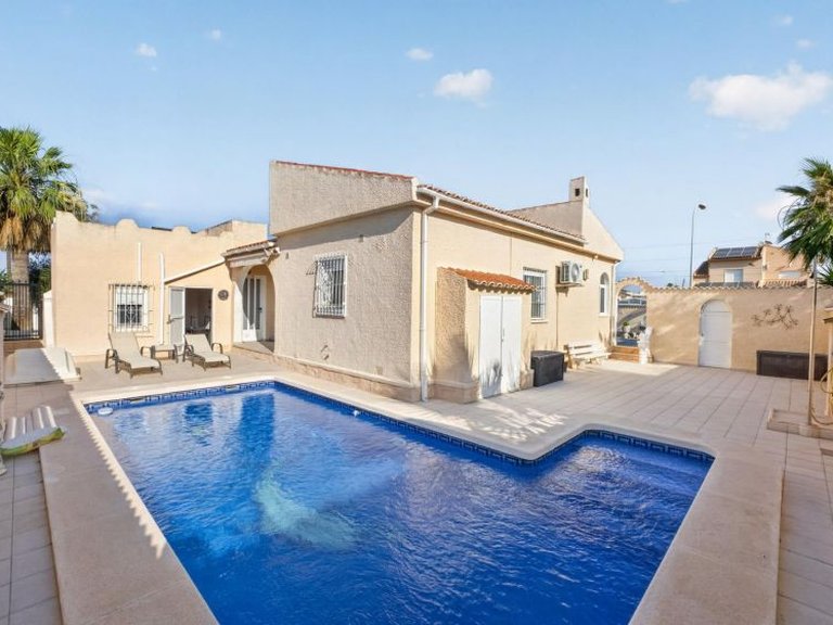 Villa for Sale in Torrevieja, Alicante 1