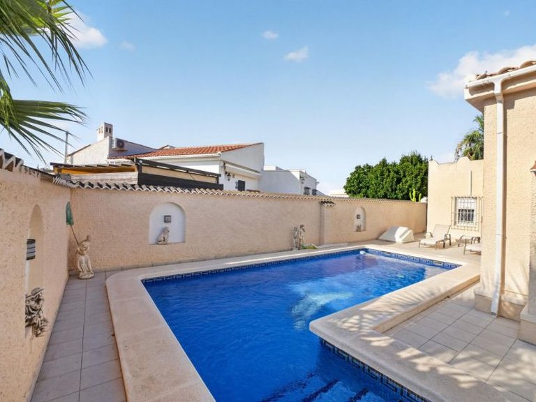 Villa for Sale in Torrevieja, Alicante 24
