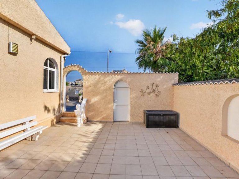 Villa for Sale in Torrevieja, Alicante 5