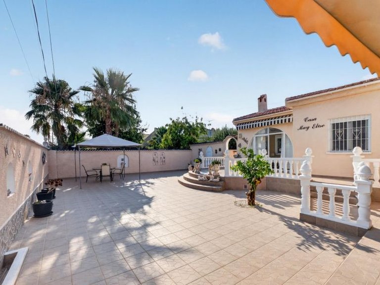 Villa for Sale in Torrevieja, Alicante 26